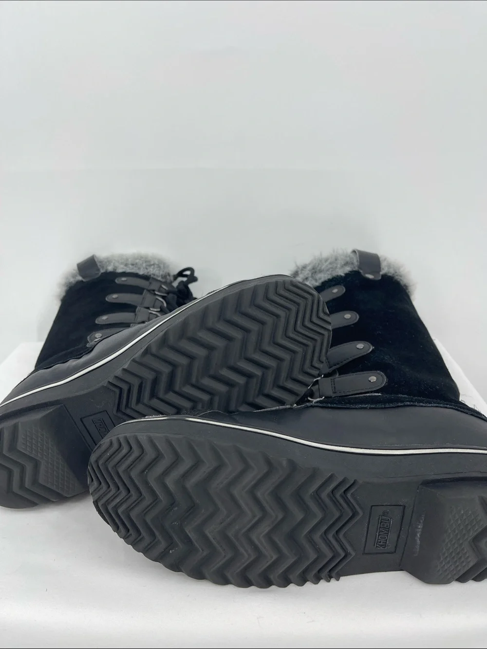 KHOMBU SIZE 11 Women's Black Faux-Fur Lace-Up Winter Boots with Grey Trim